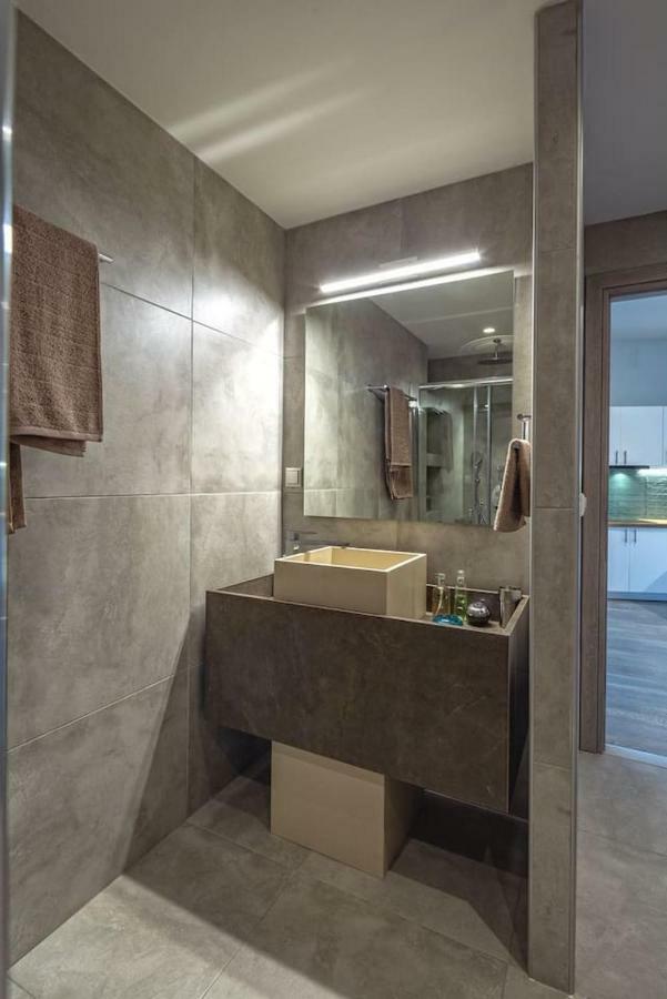 The Apartment 2 Bdrs/2 Baths Luxury Residence เอเธนส์ ภายนอก รูปภาพ